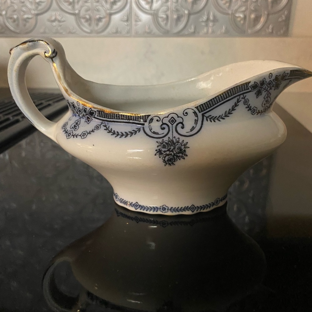 Vintage "Losol Ware" gravy boat by Keeling & Co Burslen England, Evesham design